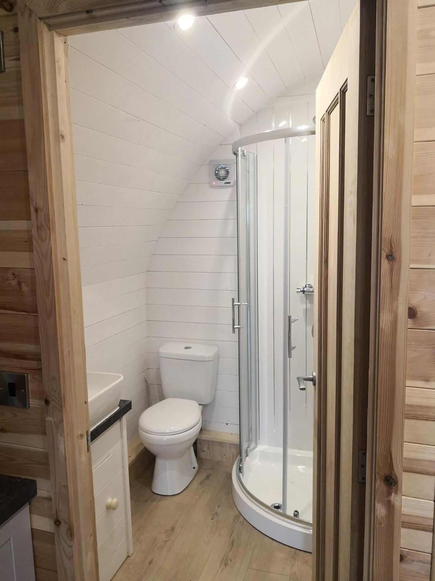 הוילה Kelty Pond View Pod 1 With Outdoor Hot Tub - Fife - Loch Leven - Lomond Hills מראה חיצוני תמונה