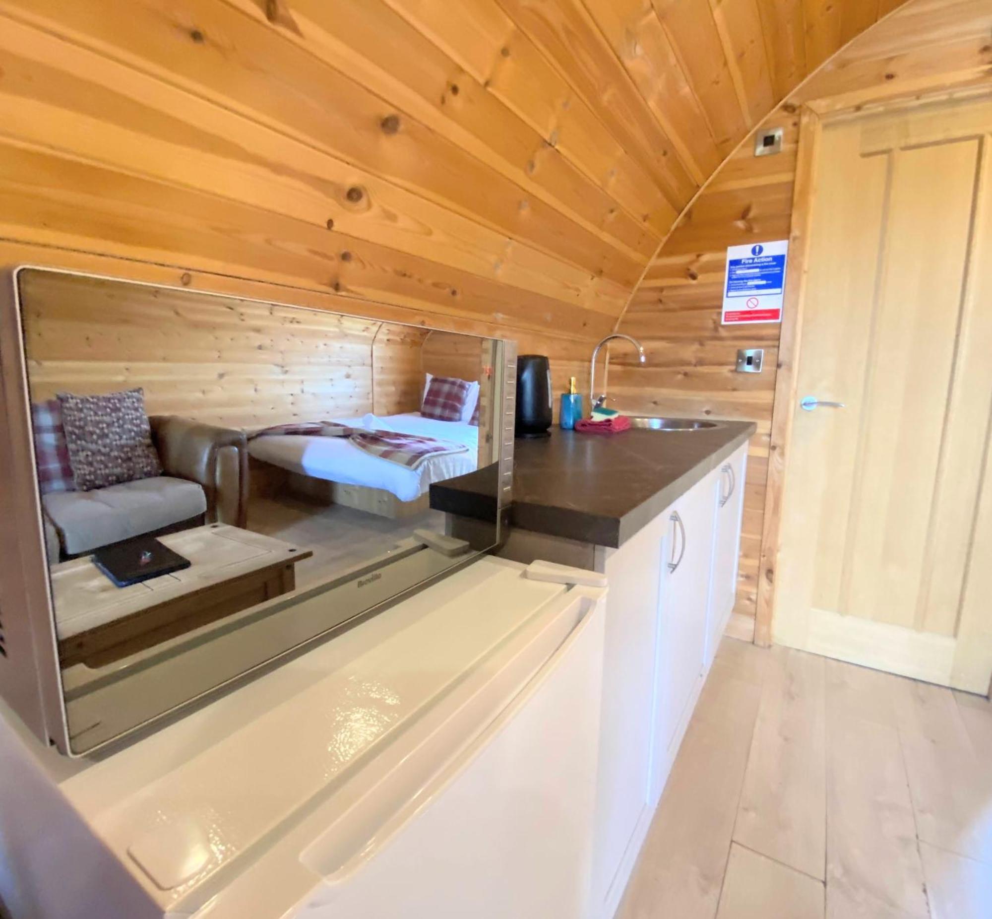הוילה Kelty Pond View Pod 1 With Outdoor Hot Tub - Fife - Loch Leven - Lomond Hills מראה חיצוני תמונה