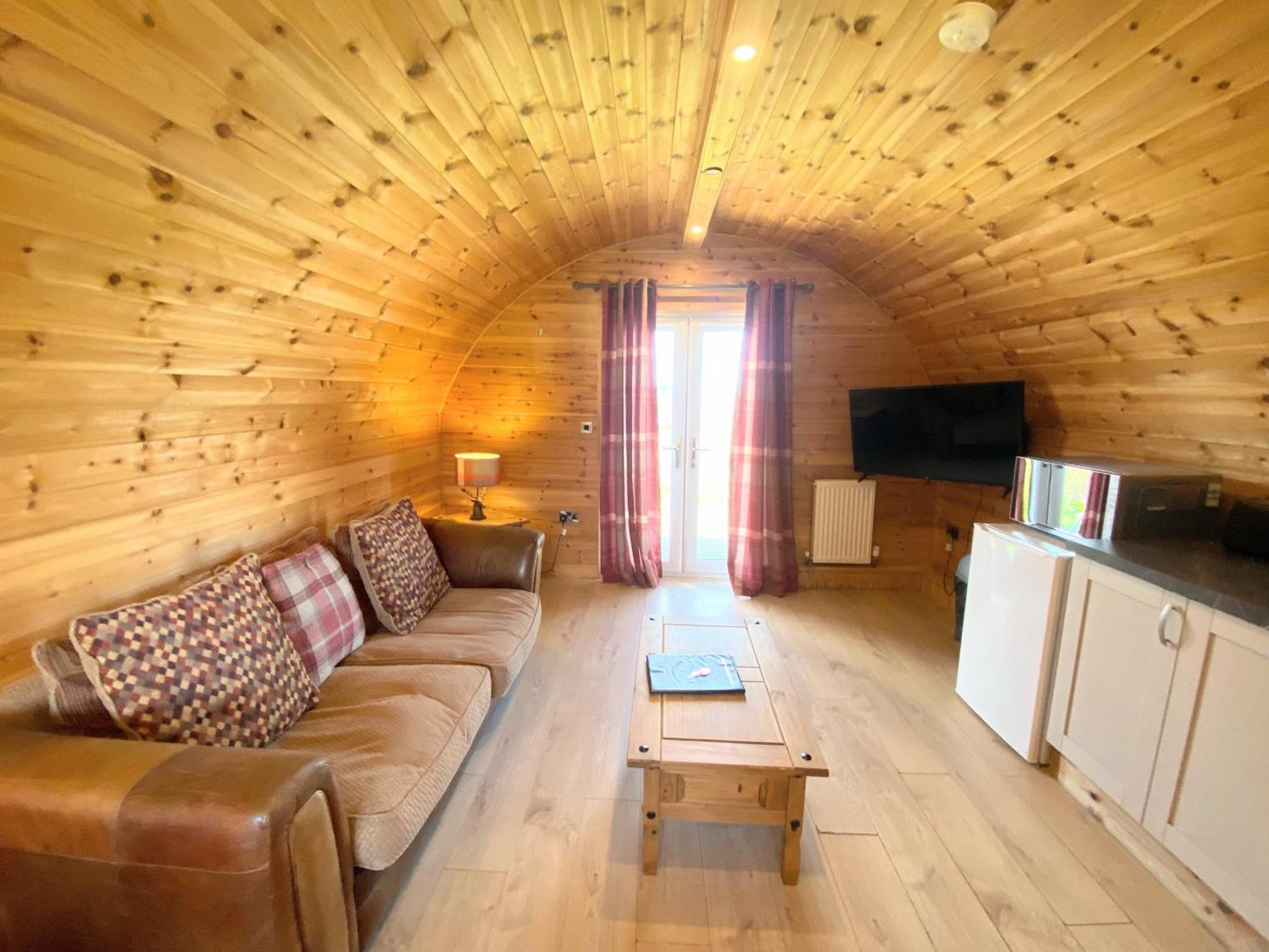 הוילה Kelty Pond View Pod 1 With Outdoor Hot Tub - Fife - Loch Leven - Lomond Hills מראה חיצוני תמונה